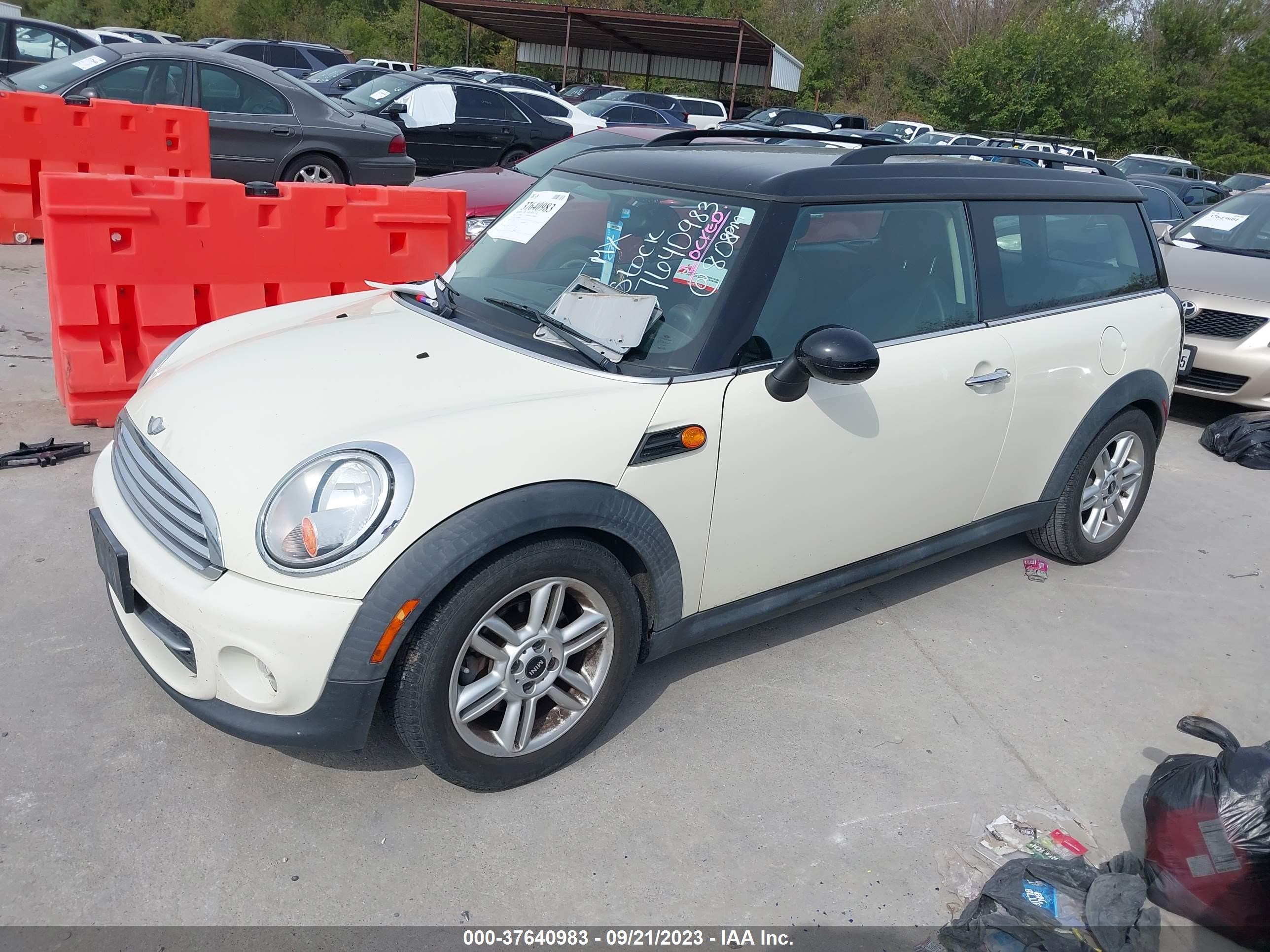 Photo 1 VIN: WMWZF3C57BT188206 - MINI CLUBMAN 