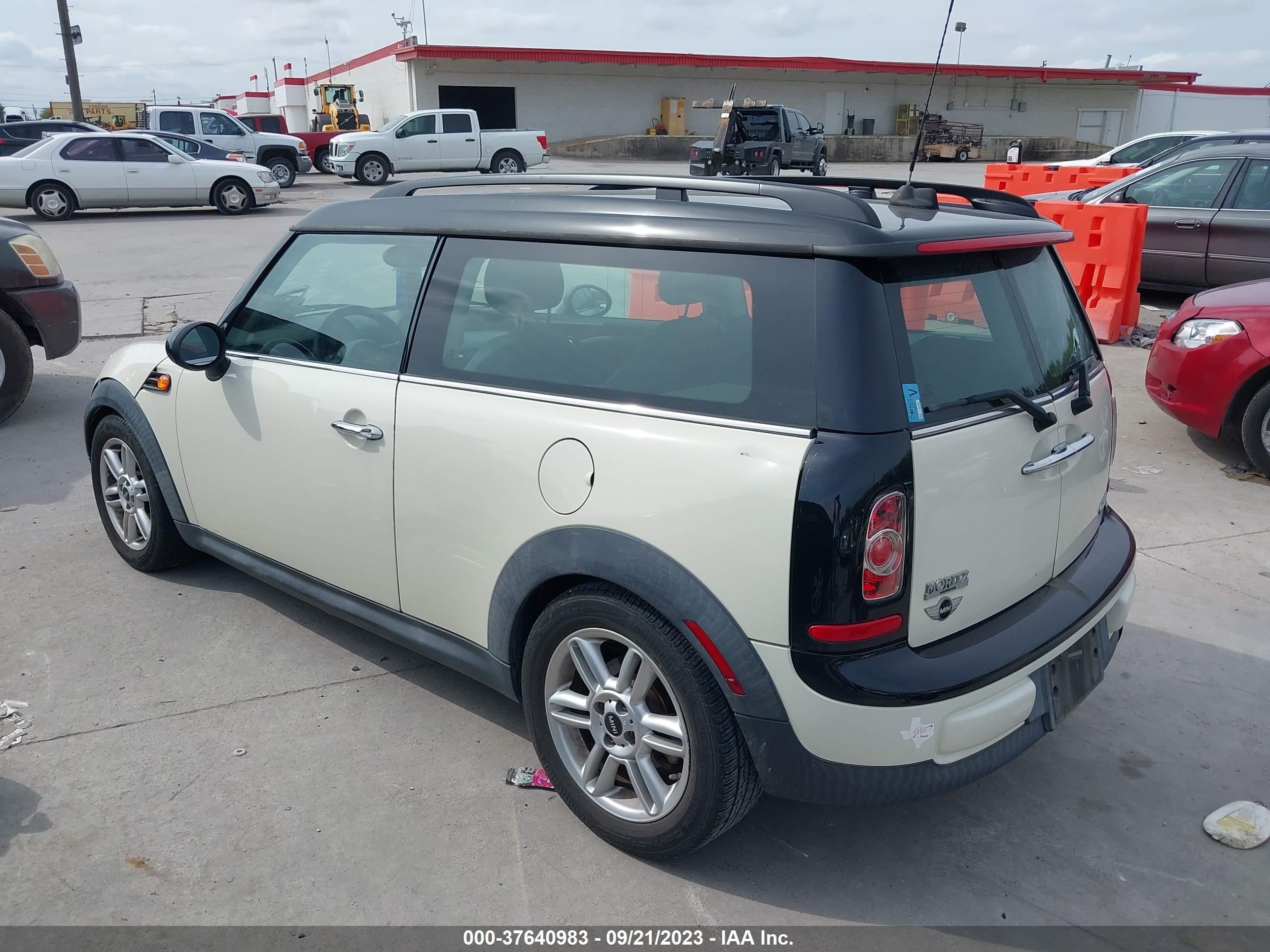 Photo 2 VIN: WMWZF3C57BT188206 - MINI CLUBMAN 