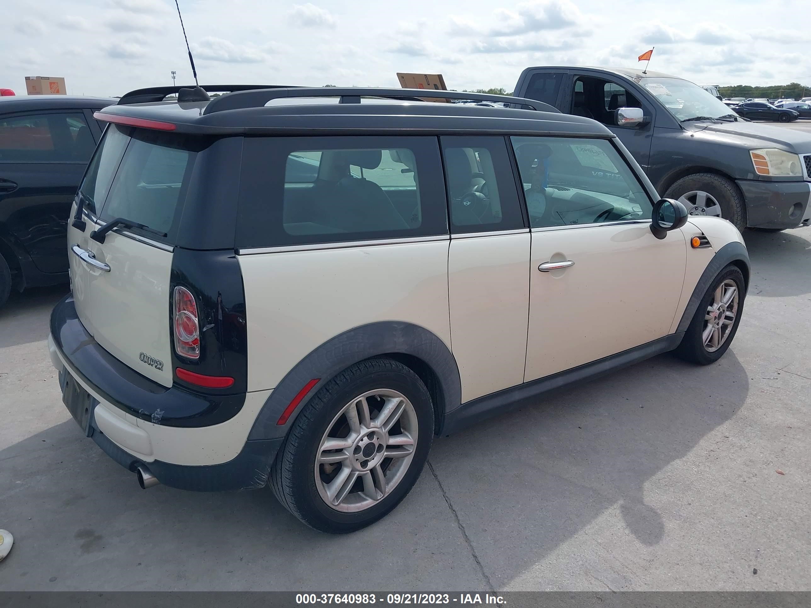 Photo 3 VIN: WMWZF3C57BT188206 - MINI CLUBMAN 