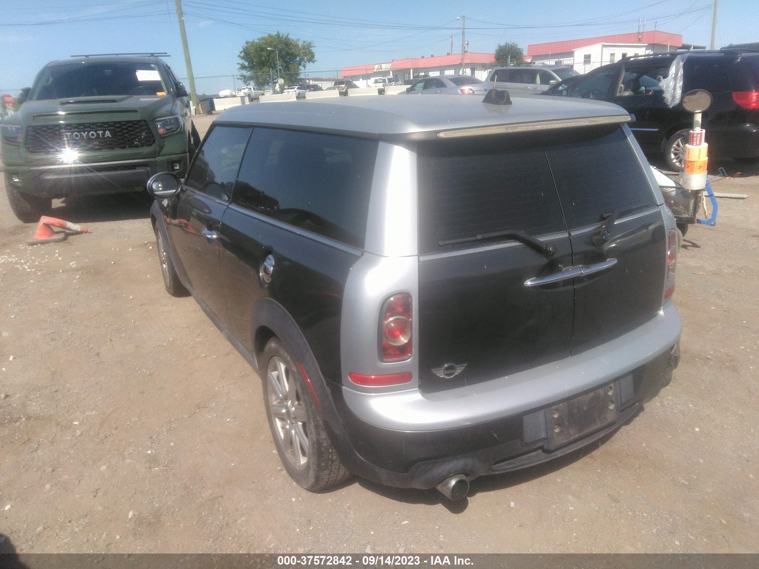 Photo 2 VIN: WMWZG3C52BTY36211 - MINI COOPER CLUBMAN 