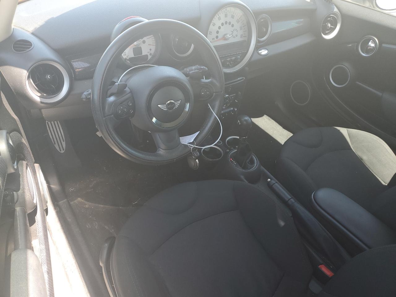 Photo 7 VIN: WMWZG3C59DT576196 - MINI COOPER 