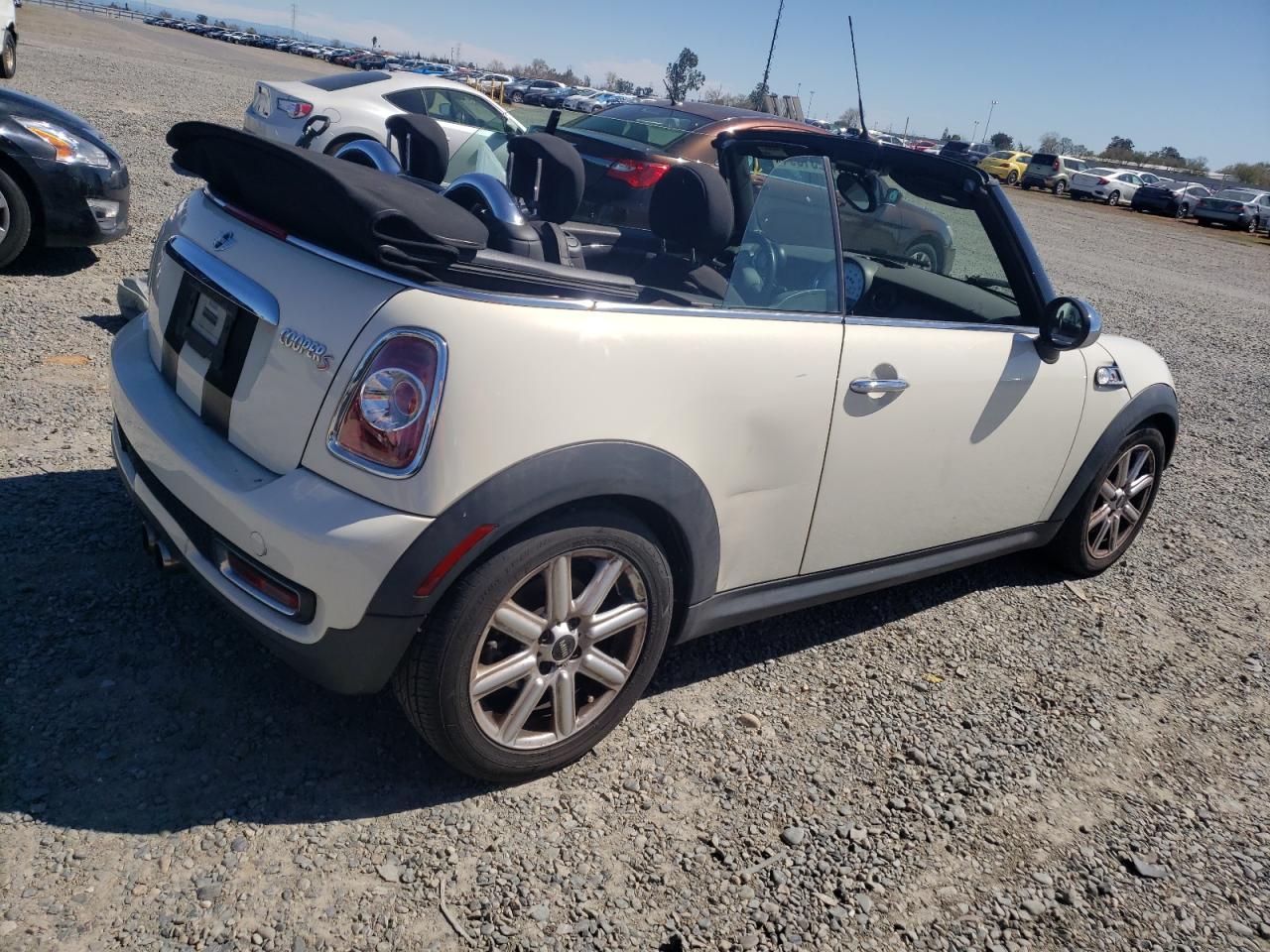 Photo 2 VIN: WMWZP3C51BTX84196 - MINI COOPER 