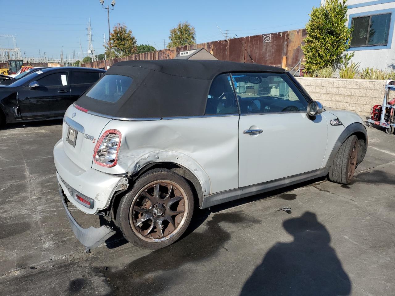 Photo 2 VIN: WMWZP3C55BTX83973 - MINI COOPER 