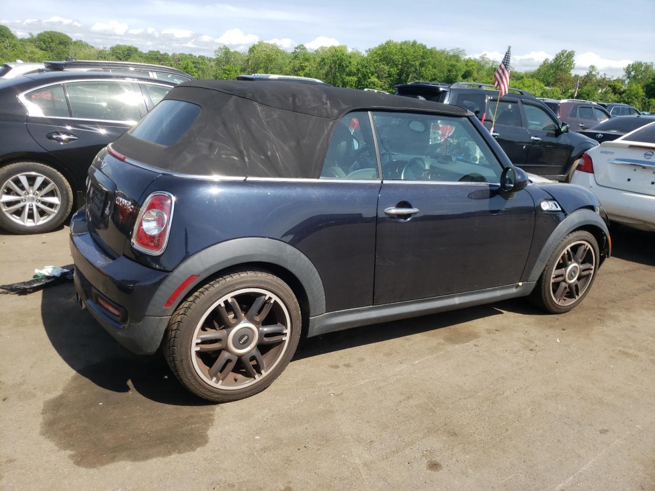 Photo 2 VIN: WMWZP3C58DT705609 - MINI COOPER 