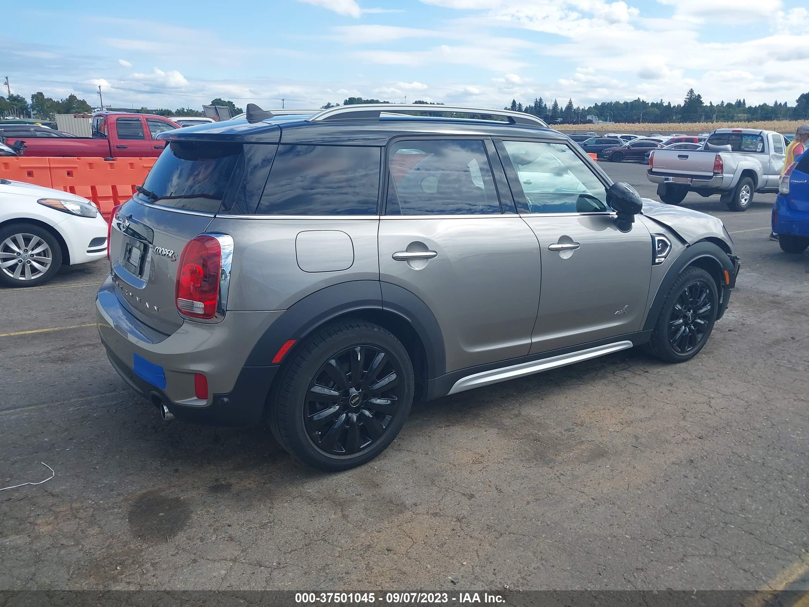 Photo 3 VIN: WMZYT5C35H3D79636 - MINI COUNTRYMAN 