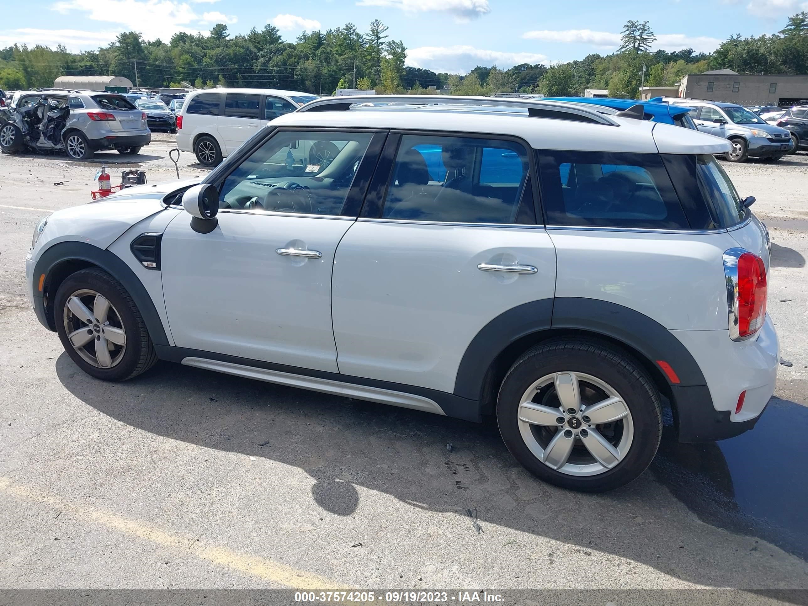 Photo 14 VIN: WMZYV5C5XK3F58175 - MINI COUNTRYMAN 