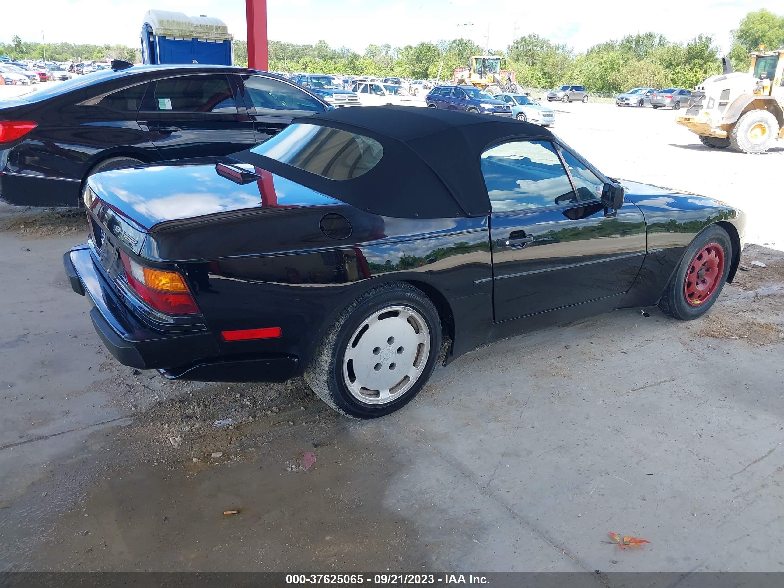 Photo 3 VIN: WP0CB2949LN481589 - PORSCHE 944 