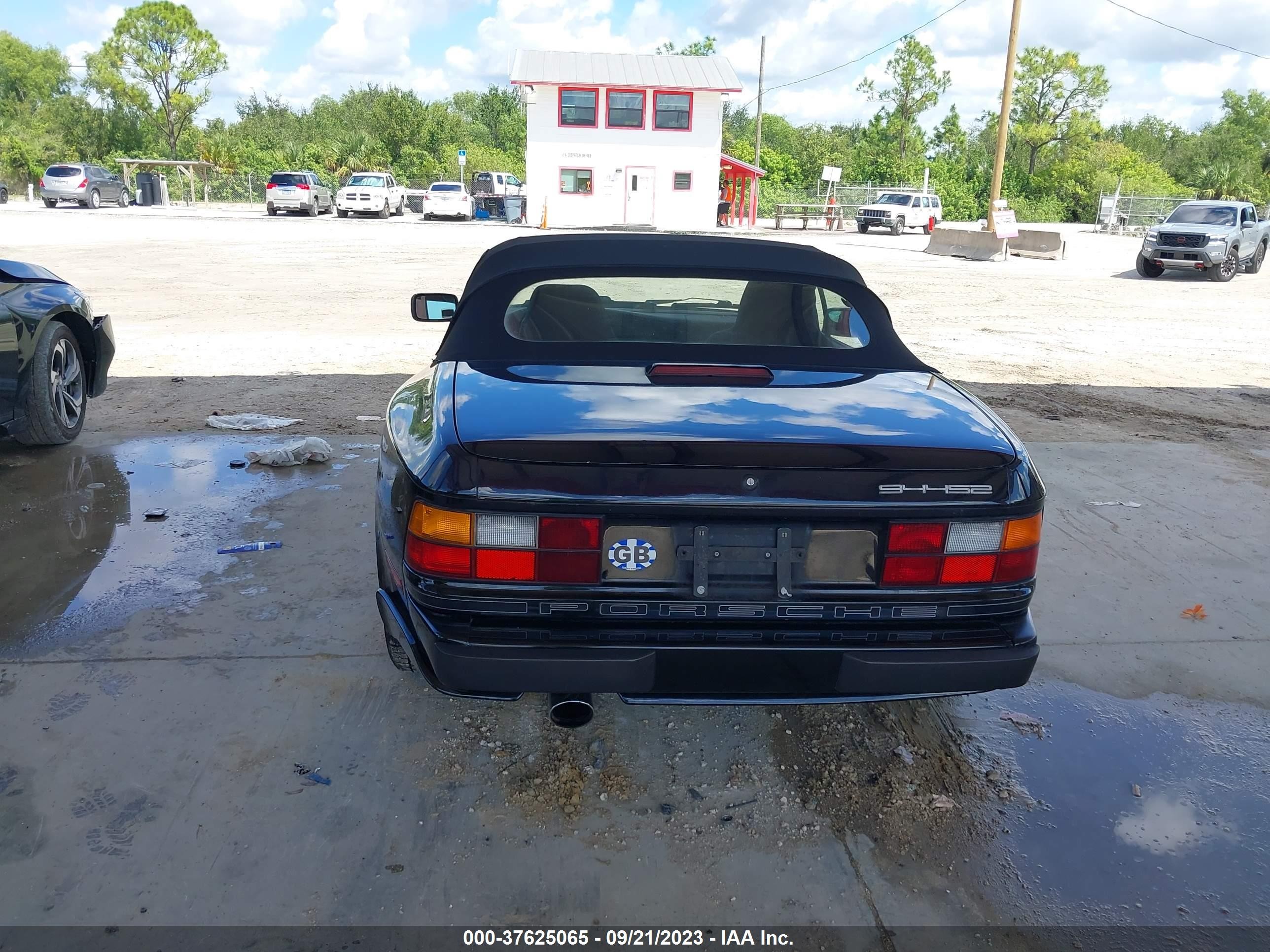 Photo 5 VIN: WP0CB2949LN481589 - PORSCHE 944 