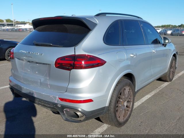 Photo 3 VIN: WP1AA2A20HKA82744 - PORSCHE CAYENNE 