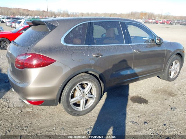 Photo 3 VIN: WP1AA2A22CLA05330 - PORSCHE CAYENNE 