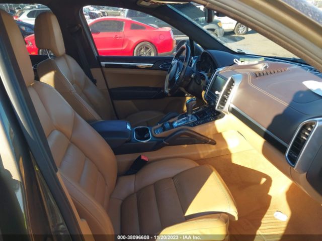 Photo 4 VIN: WP1AA2A22CLA05330 - PORSCHE CAYENNE 