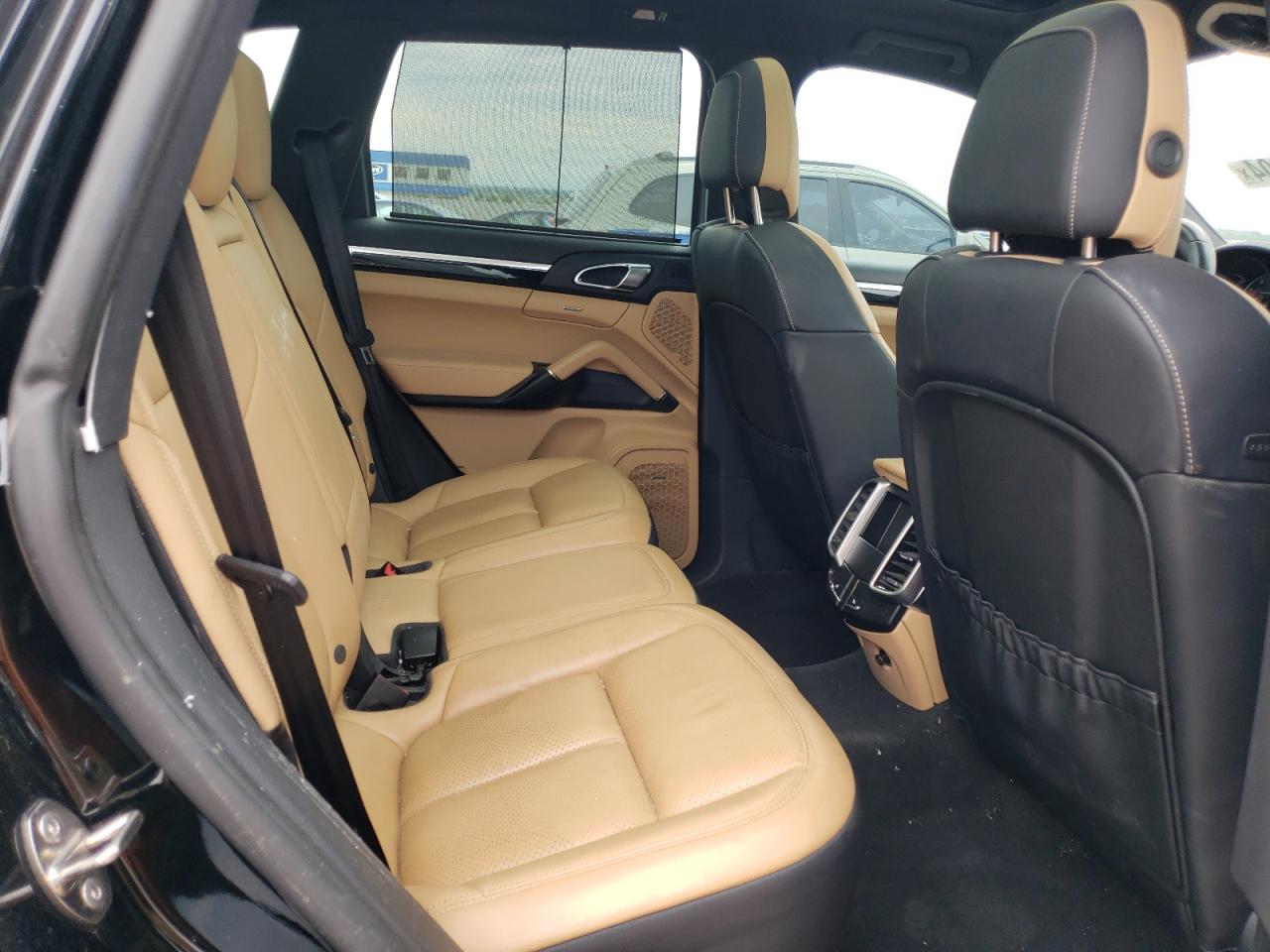 Photo 10 VIN: WP1AA2A22GLA03048 - PORSCHE CAYENNE 