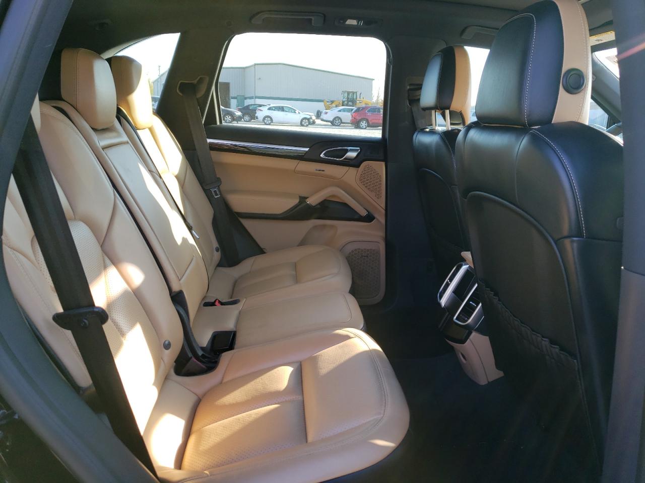 Photo 10 VIN: WP1AA2A22HKA88352 - PORSCHE CAYENNE 