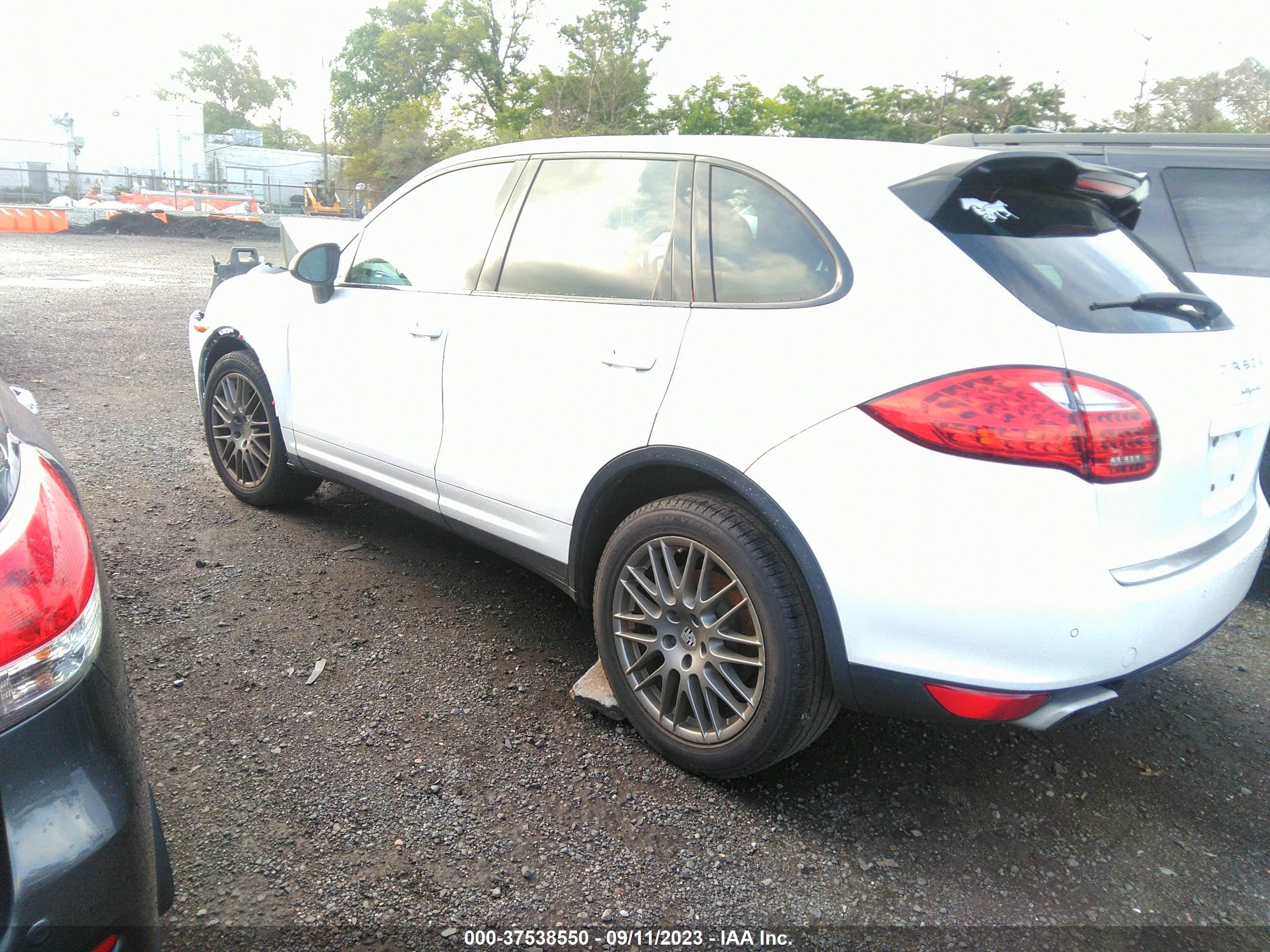 Photo 2 VIN: WP1AA2A26ELA04586 - PORSCHE CAYENNE 