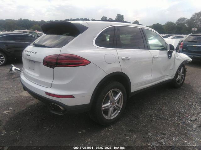 Photo 3 VIN: WP1AA2A26GKA14267 - PORSCHE CAYENNE 