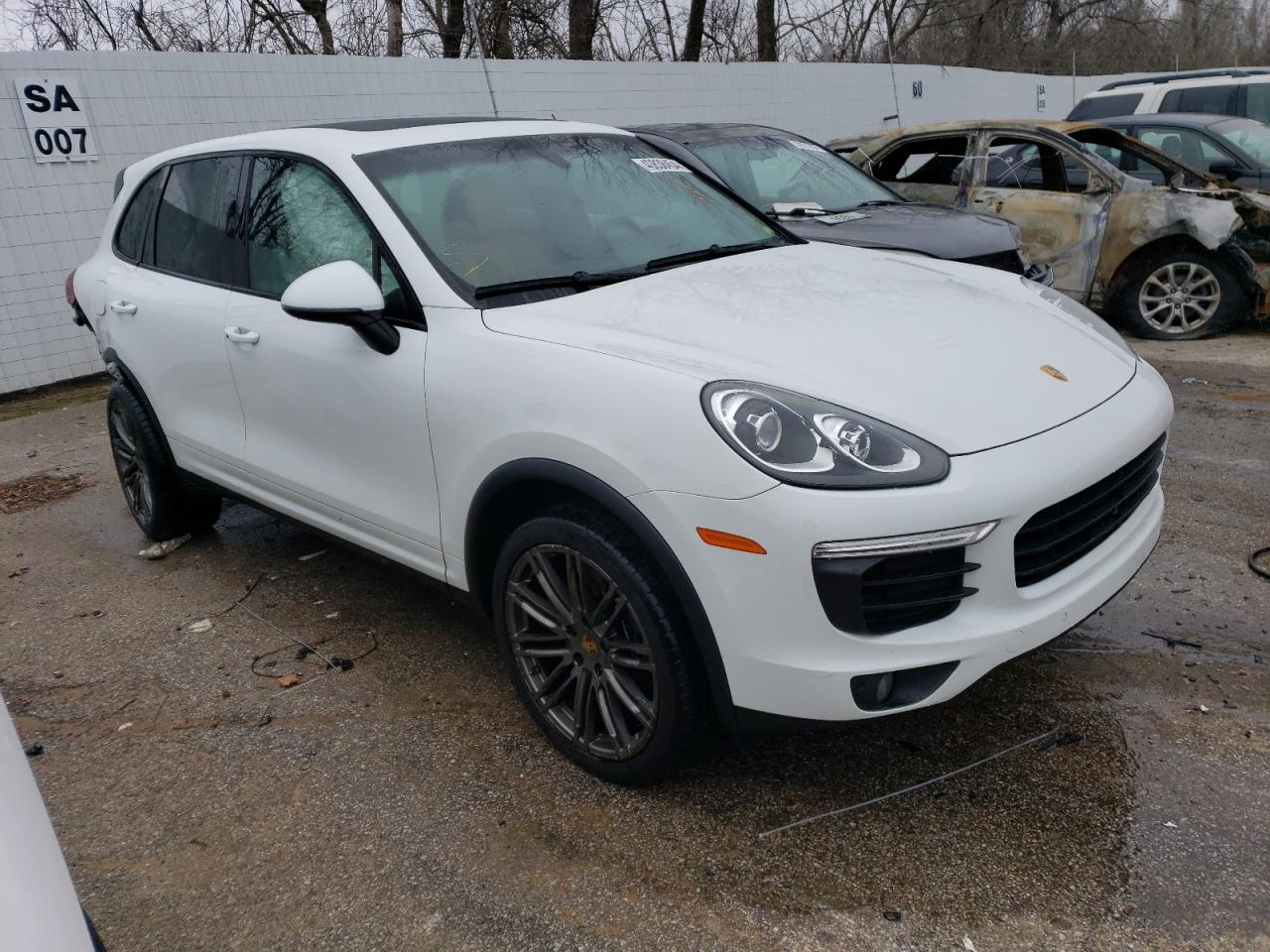 Photo 3 VIN: WP1AA2A27GKA13130 - PORSCHE CAYENNE 