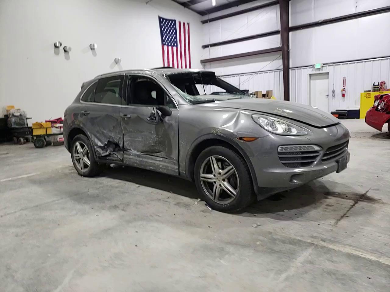 Photo 10 VIN: WP1AA2A28CLA08071 - PORSCHE CAYENNE 