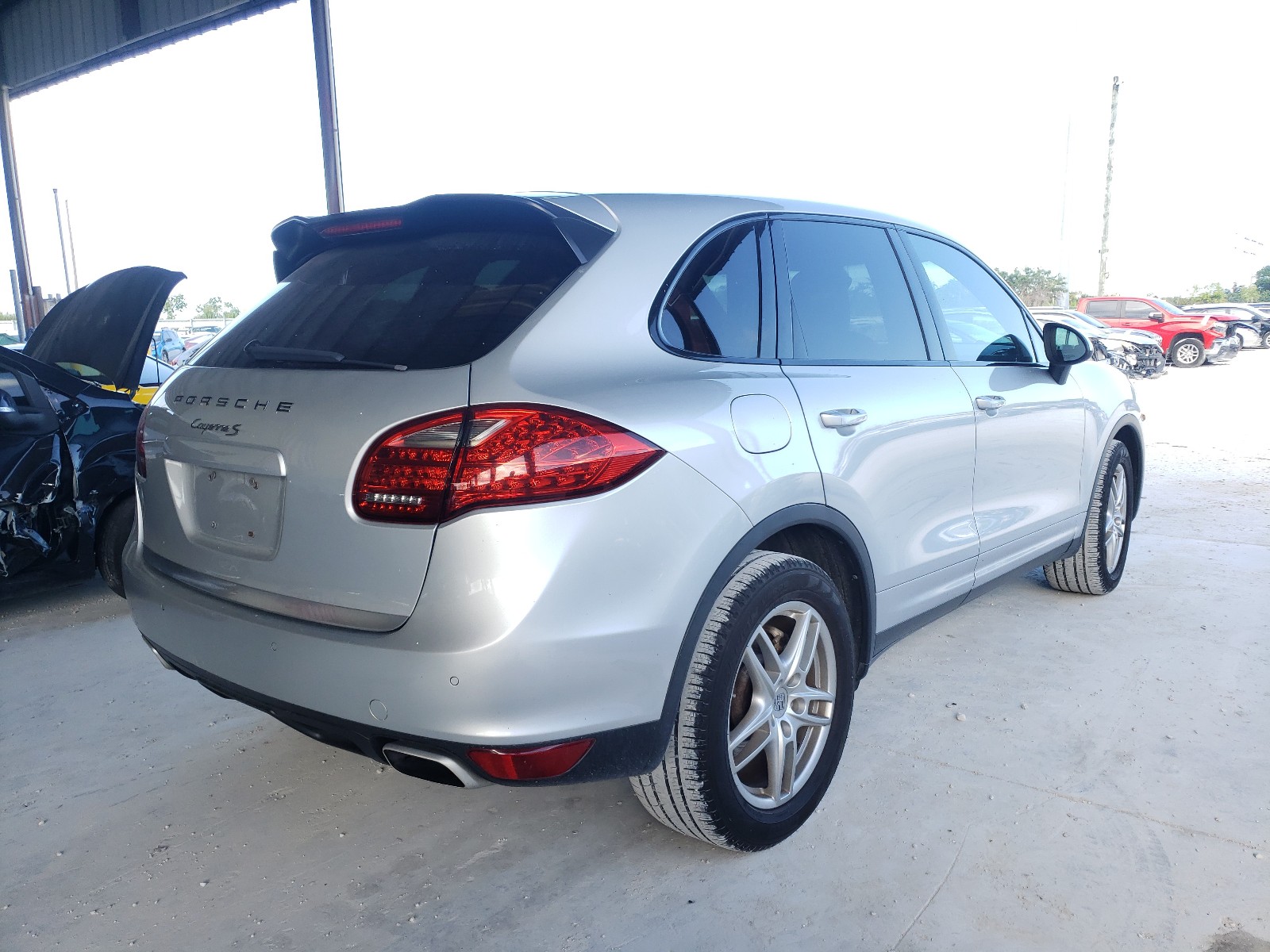 Photo 3 VIN: WP1AB2A26BLA43395 - PORSCHE CAYENNE S 