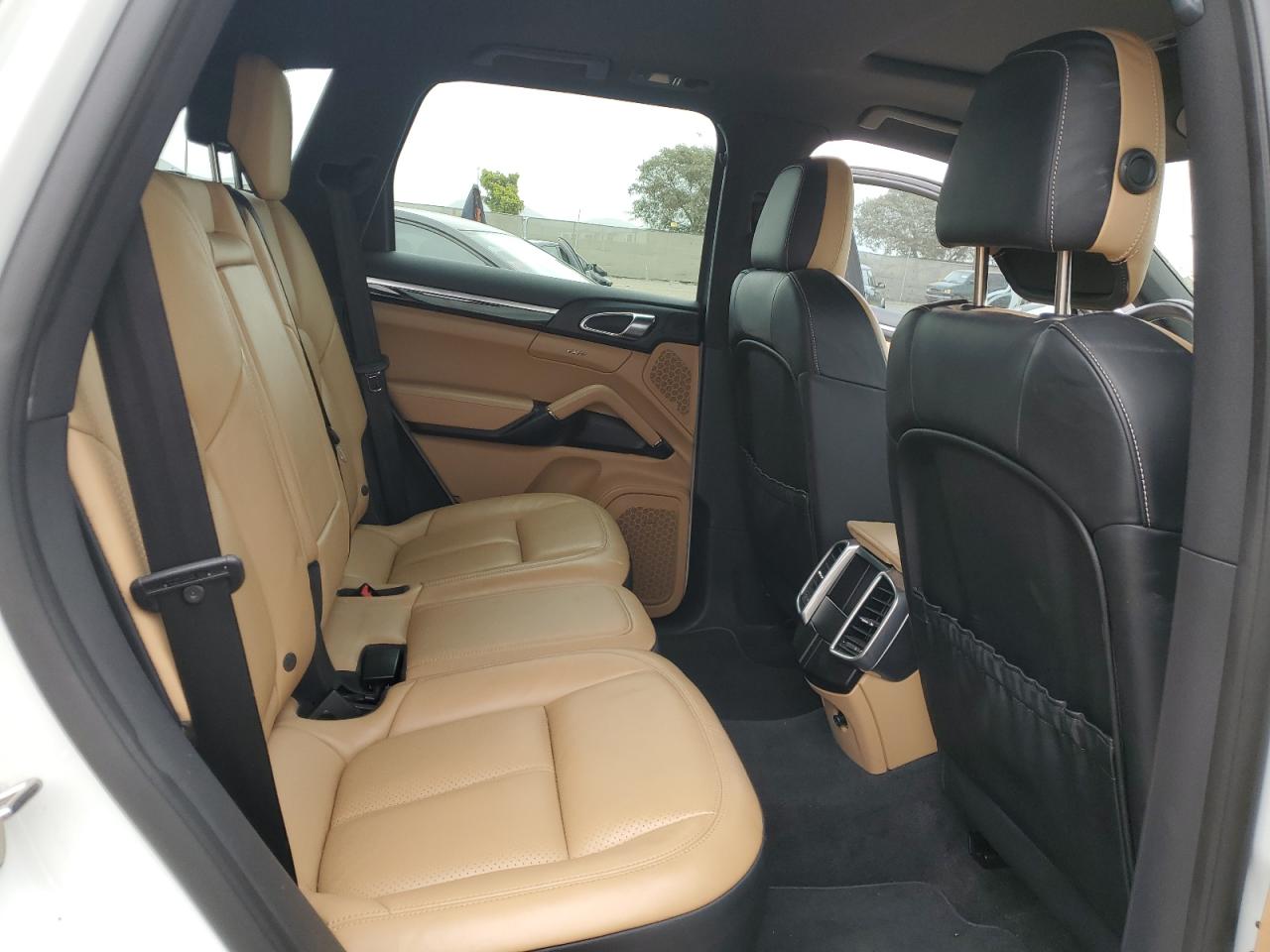 Photo 9 VIN: WP1AF2A25GLA40743 - PORSCHE CAYENNE 