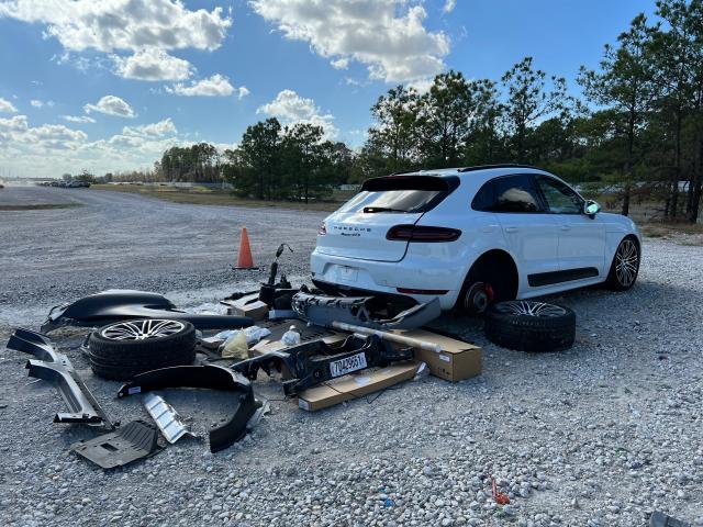 Photo 3 VIN: WP1AG2A51HLB53629 - PORSCHE MACAN GTS 