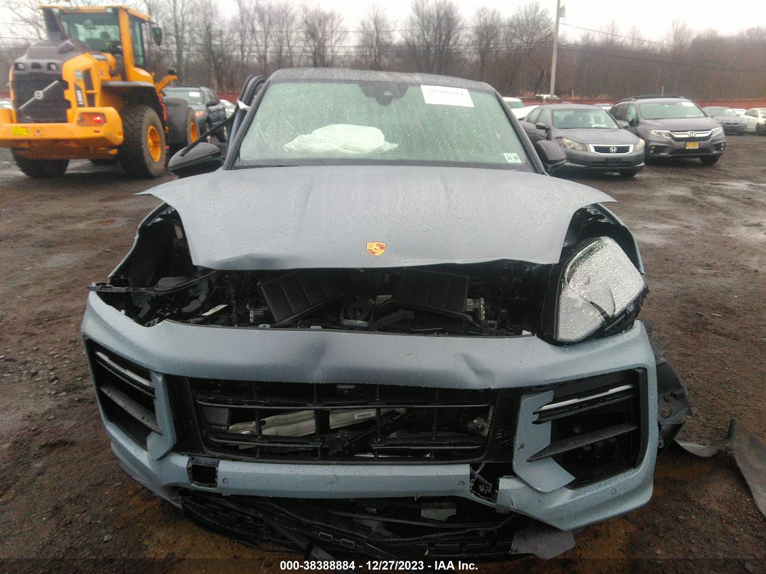 Photo 11 VIN: WP1BK2AY2RDA72437 - PORSCHE CAYENNE COUPE 