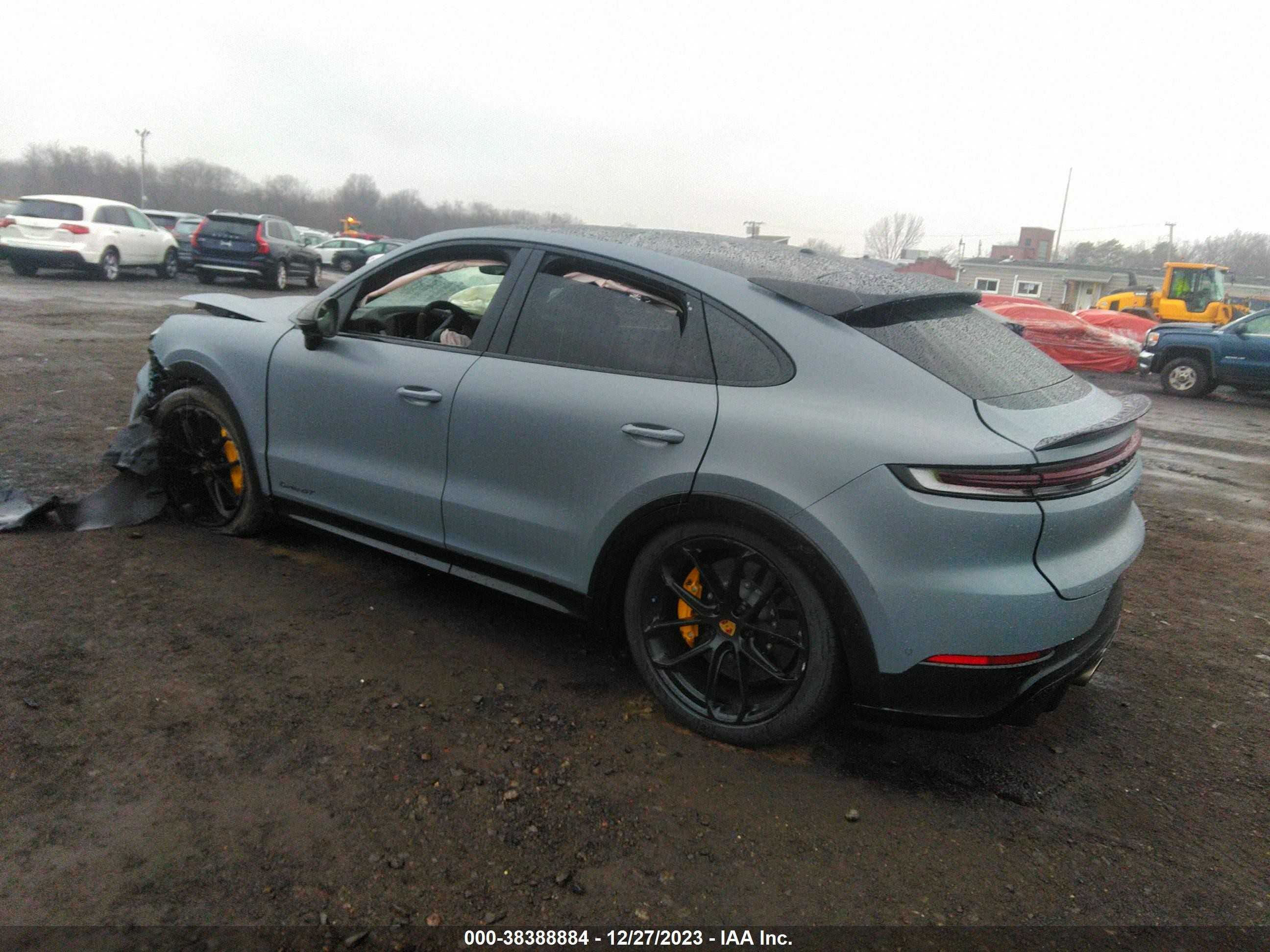 Photo 2 VIN: WP1BK2AY2RDA72437 - PORSCHE CAYENNE COUPE 