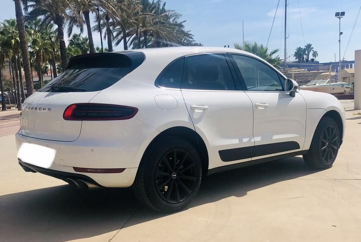 Photo 4 VIN: WP1ZZZ95ZFLB33916 - PORSCHE MACAN 4X4 (FOUR WHEEL DRIVE). 