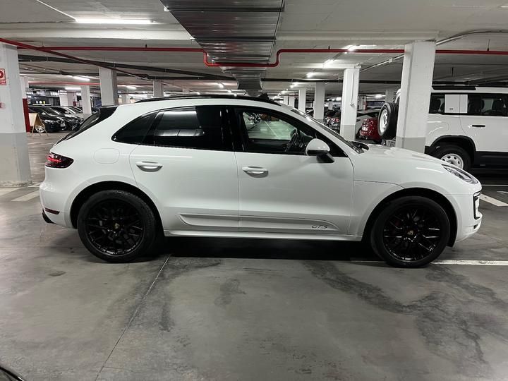 Photo 3 VIN: WP1ZZZ95ZJLB71060 - PORSCHE MACAN SUV 