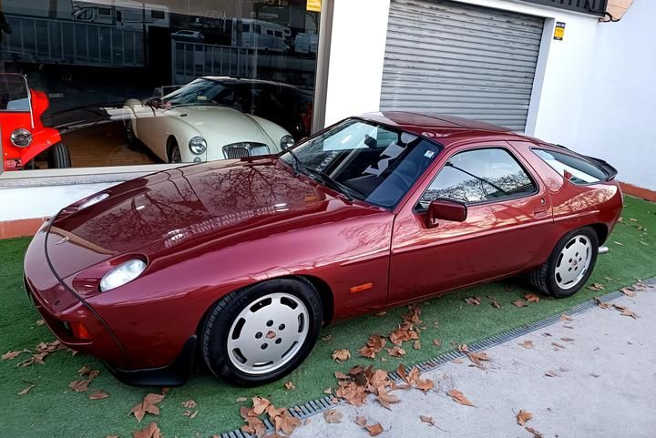 Photo 11 VIN: WPOZZZ92ZFS840819 - PORSCHE 928 COUPE 