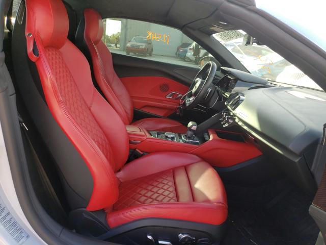 Photo 4 VIN: WUA4BCFX3J7900419 - AUDI R8 SPYDER 