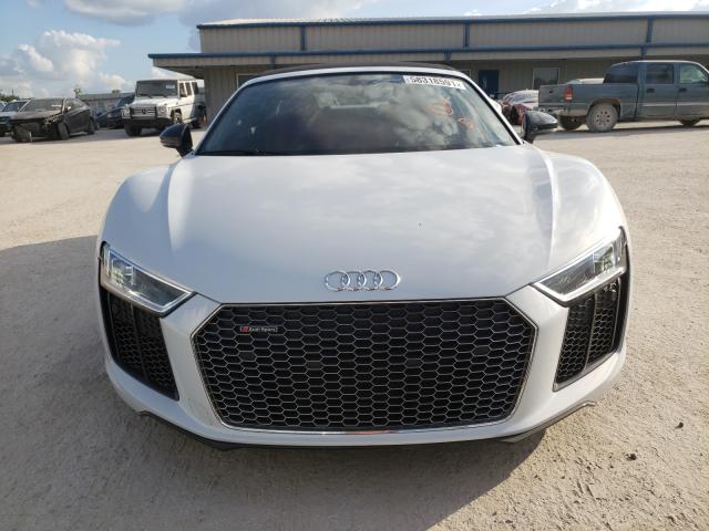 Photo 9 VIN: WUA4BCFX3J7900419 - AUDI R8 SPYDER 