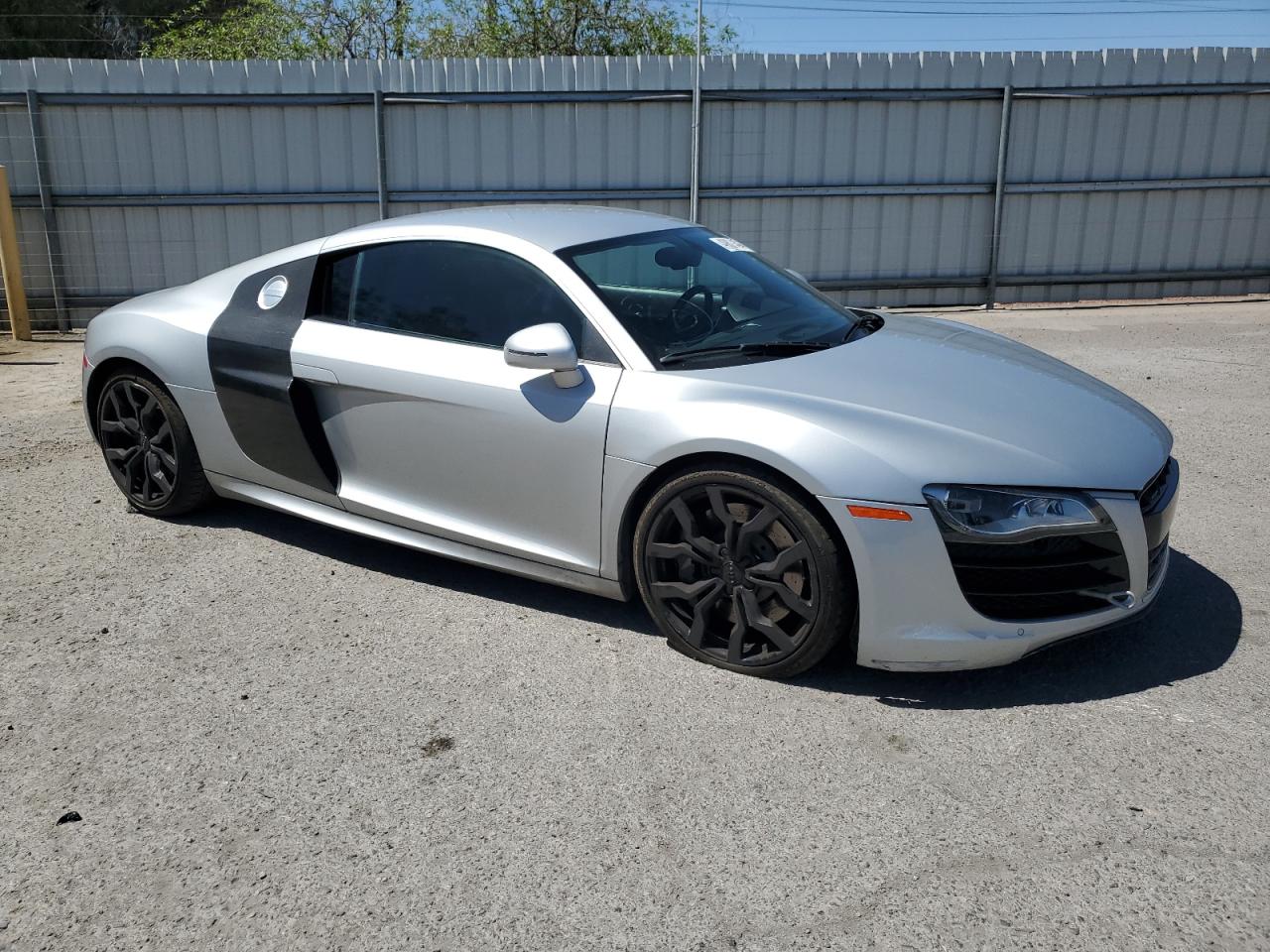 Photo 3 VIN: WUAANAFG9AN000196 - AUDI R8 