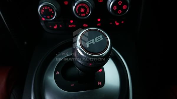 Photo 20 VIN: WUAANB42XCN000529 - AUDI R8 