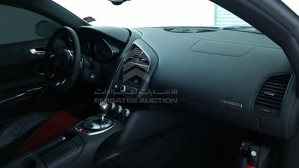 Photo 24 VIN: WUAANB42XCN000529 - AUDI R8 