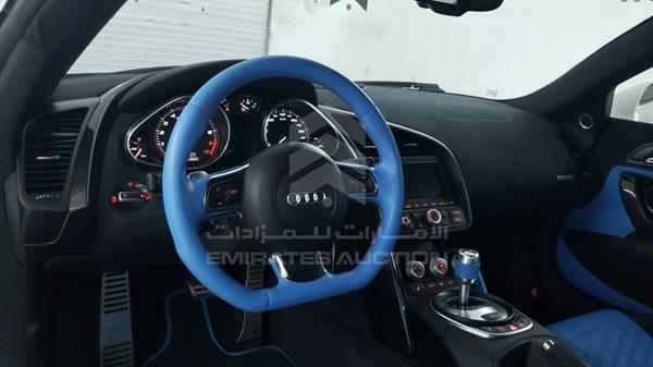 Photo 15 VIN: WUAANB42XCN000529 - AUDI R8 