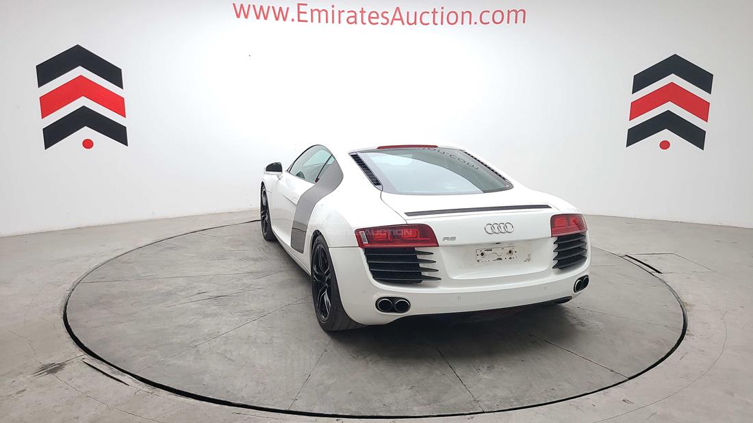 Photo 10 VIN: WUAAU24268N004412 - AUDI R8 