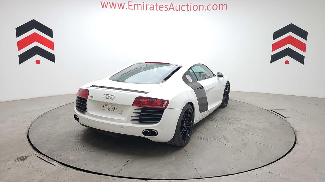 Photo 16 VIN: WUAAU24268N004412 - AUDI R8 