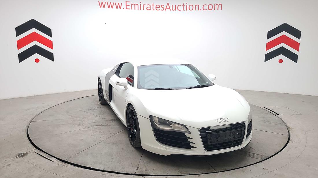 Photo 2 VIN: WUAAU24268N004412 - AUDI R8 