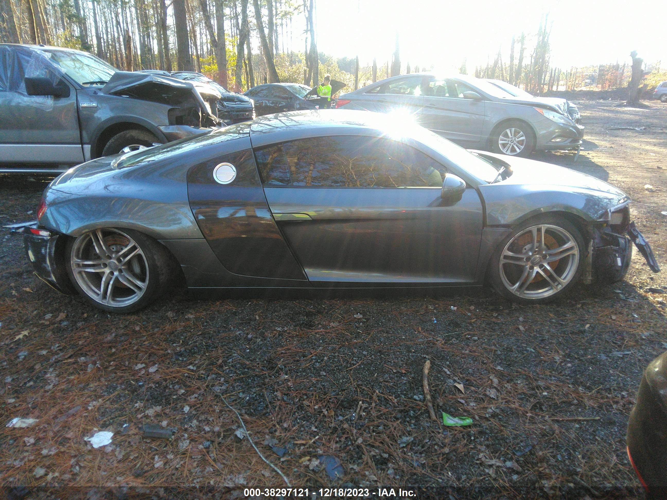 Photo 12 VIN: WUAAU34239N001068 - AUDI R8 