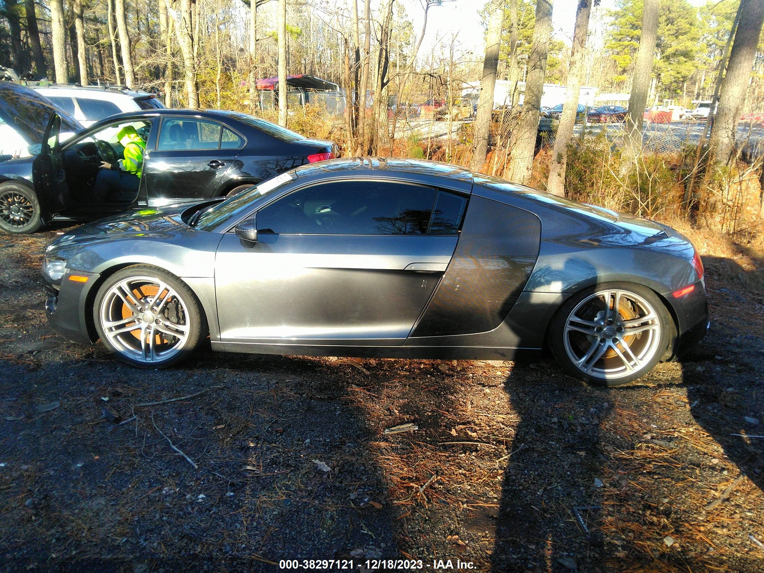 Photo 13 VIN: WUAAU34239N001068 - AUDI R8 