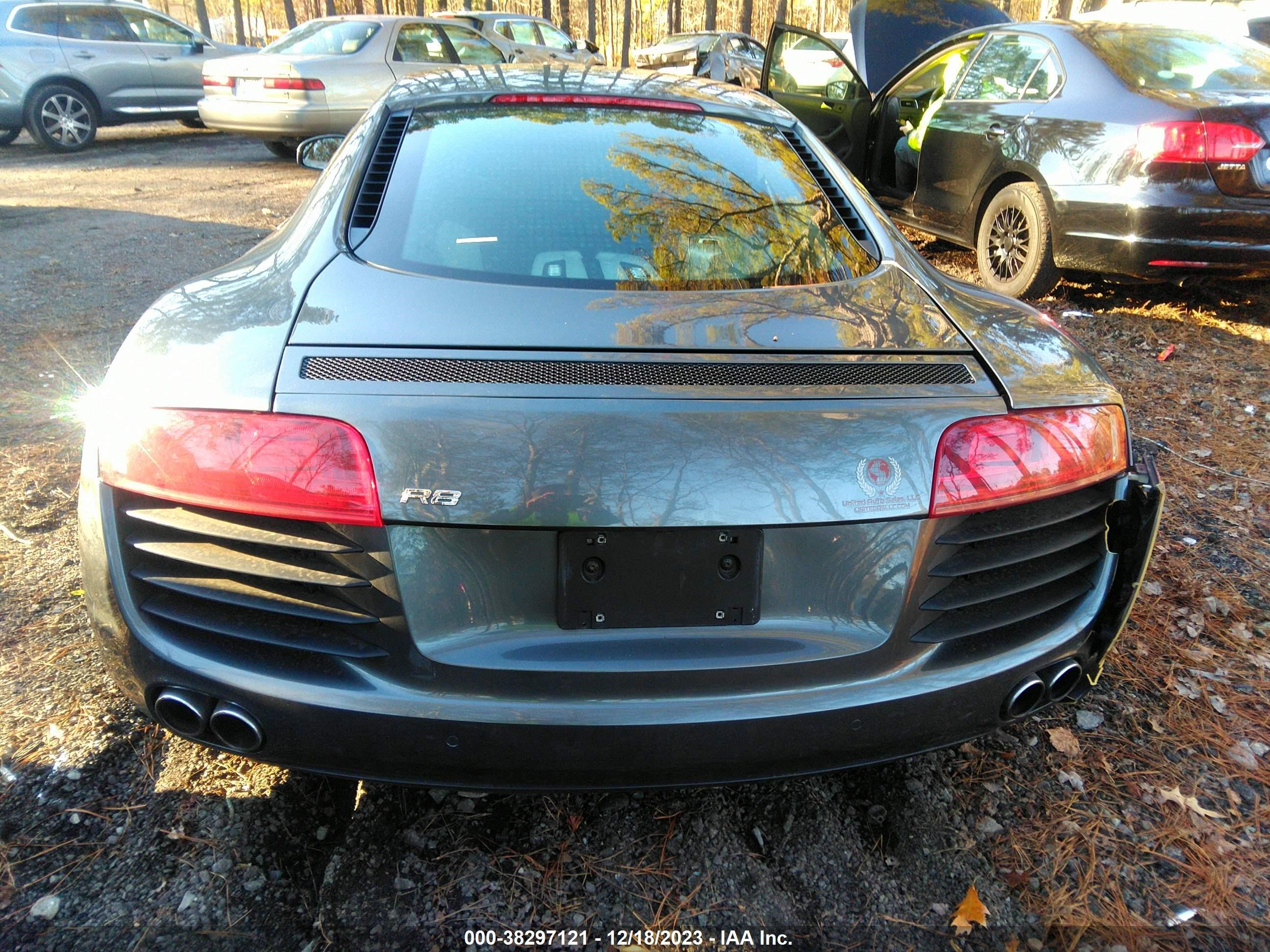 Photo 15 VIN: WUAAU34239N001068 - AUDI R8 