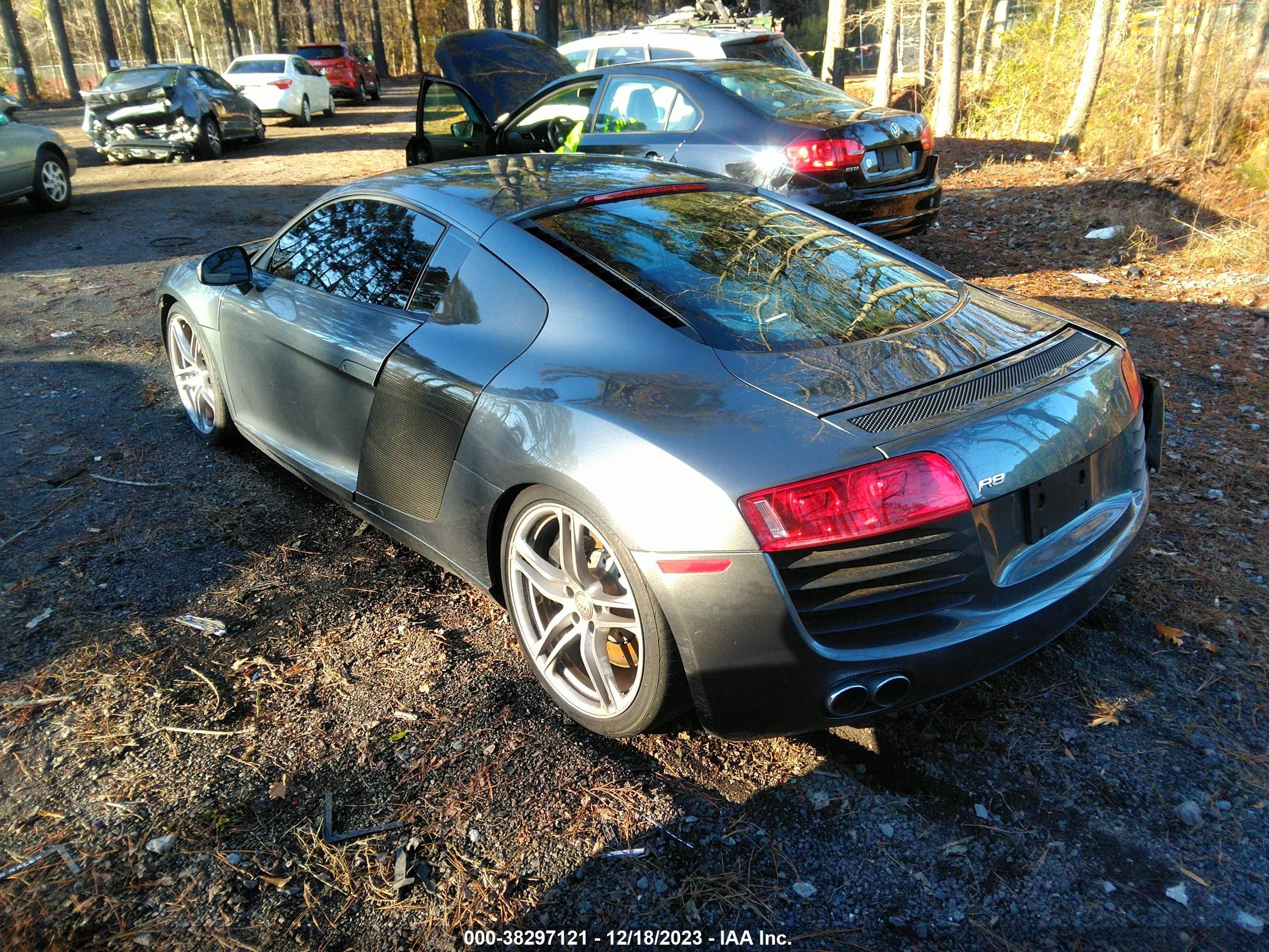 Photo 2 VIN: WUAAU34239N001068 - AUDI R8 