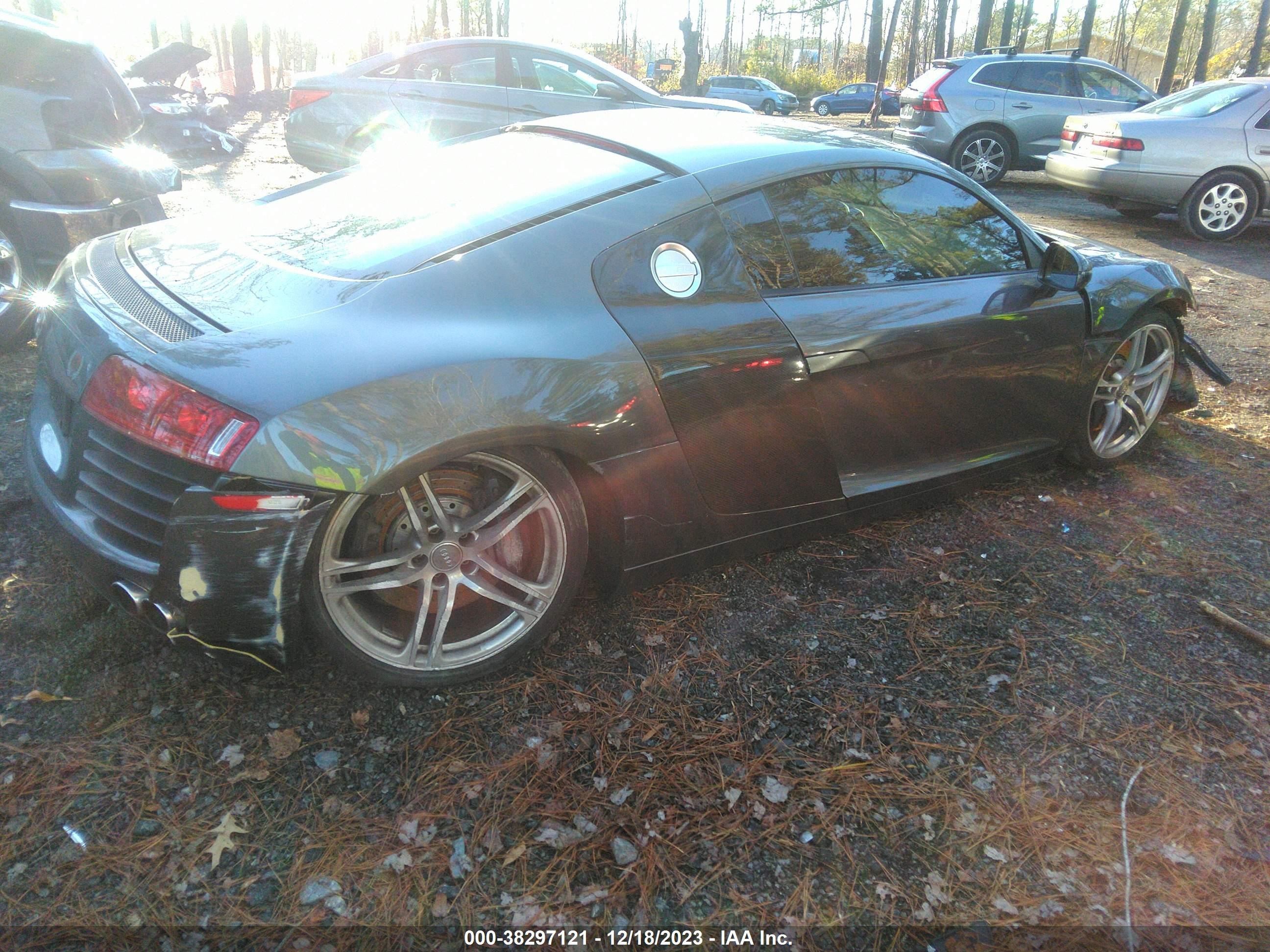 Photo 3 VIN: WUAAU34239N001068 - AUDI R8 