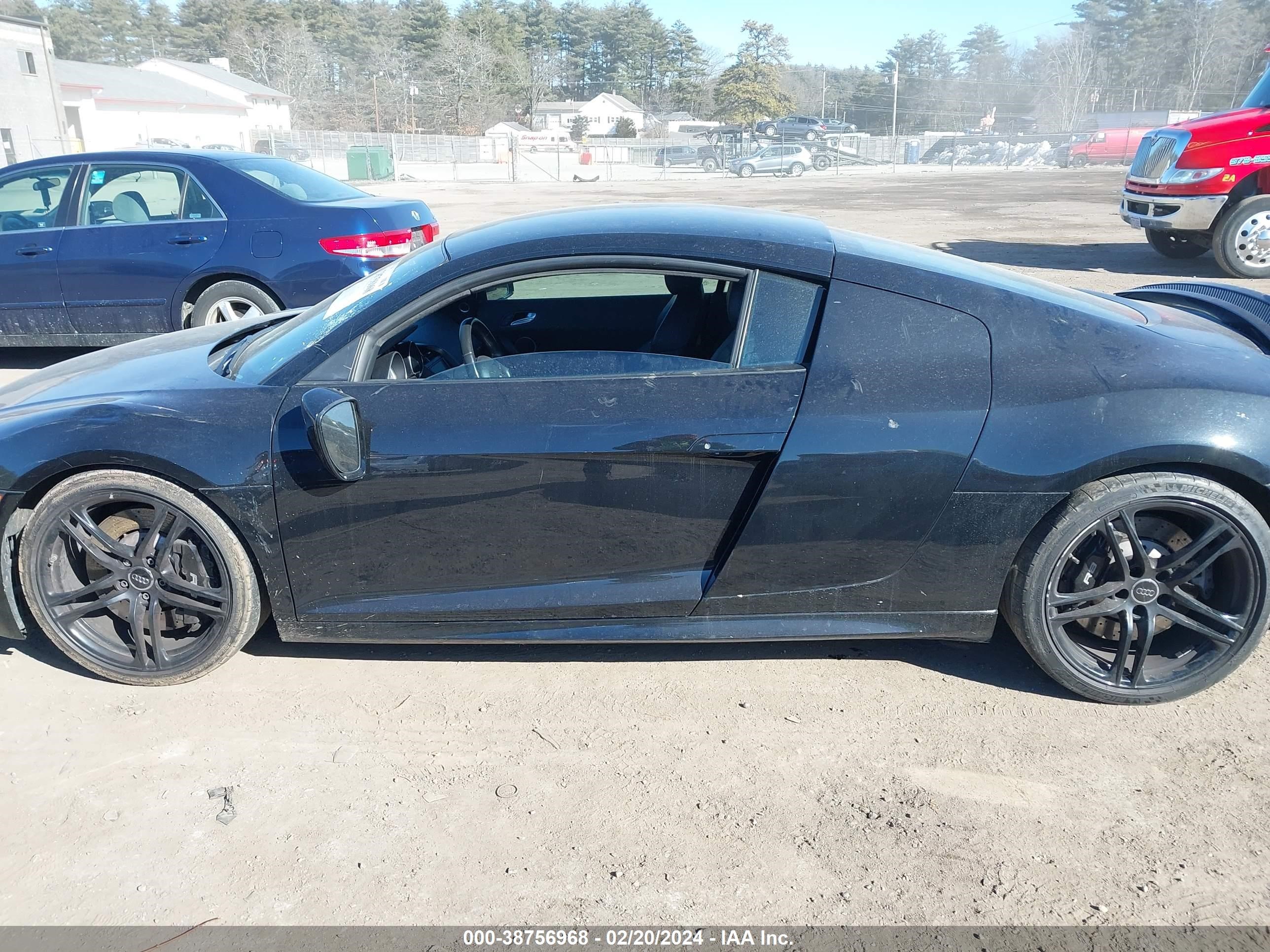 Photo 14 VIN: WUAAU34299N002404 - AUDI R8 