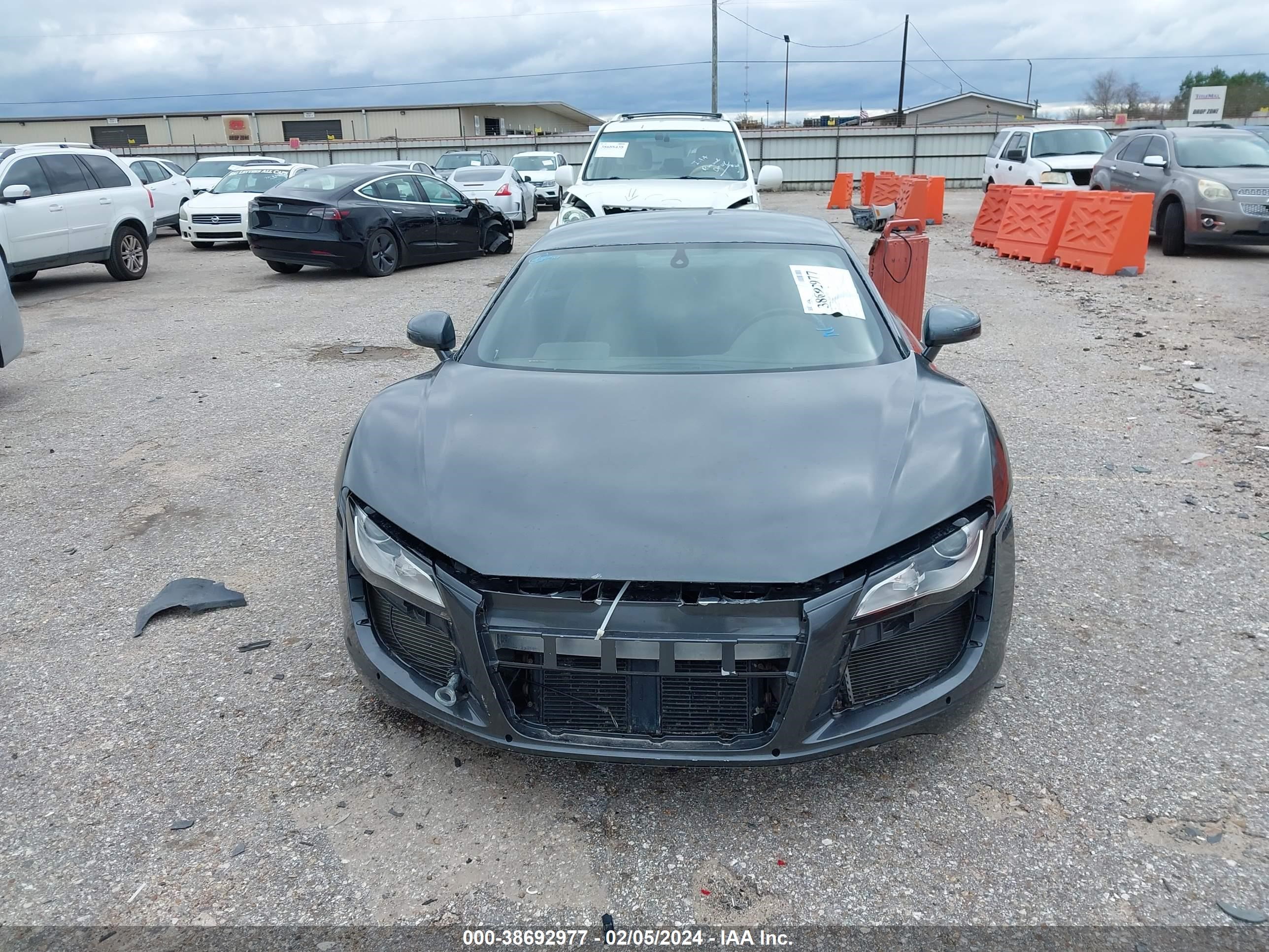 Photo 12 VIN: WUAAU34299N003942 - AUDI R8 