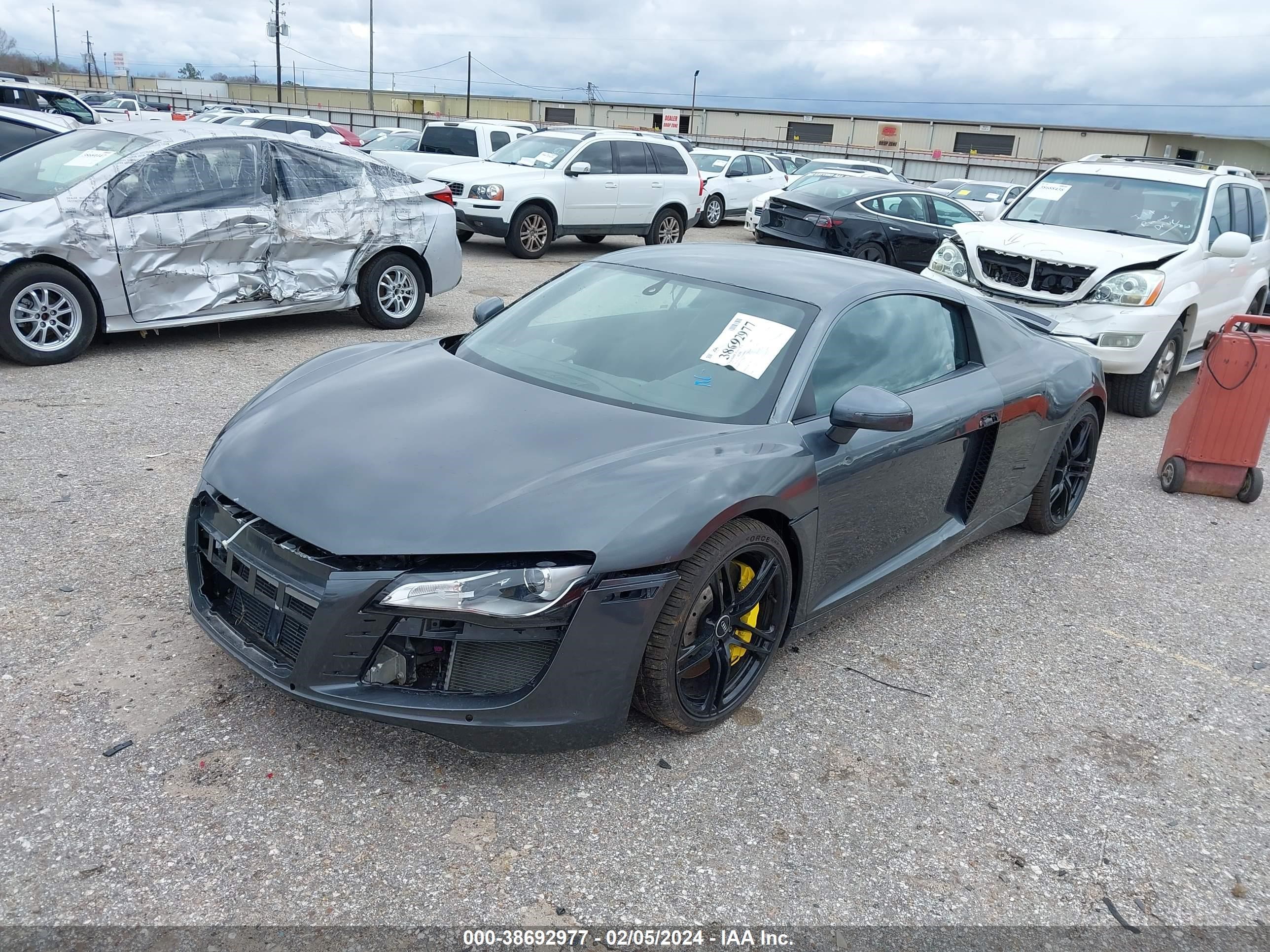 Photo 2 VIN: WUAAU34299N003942 - AUDI R8 