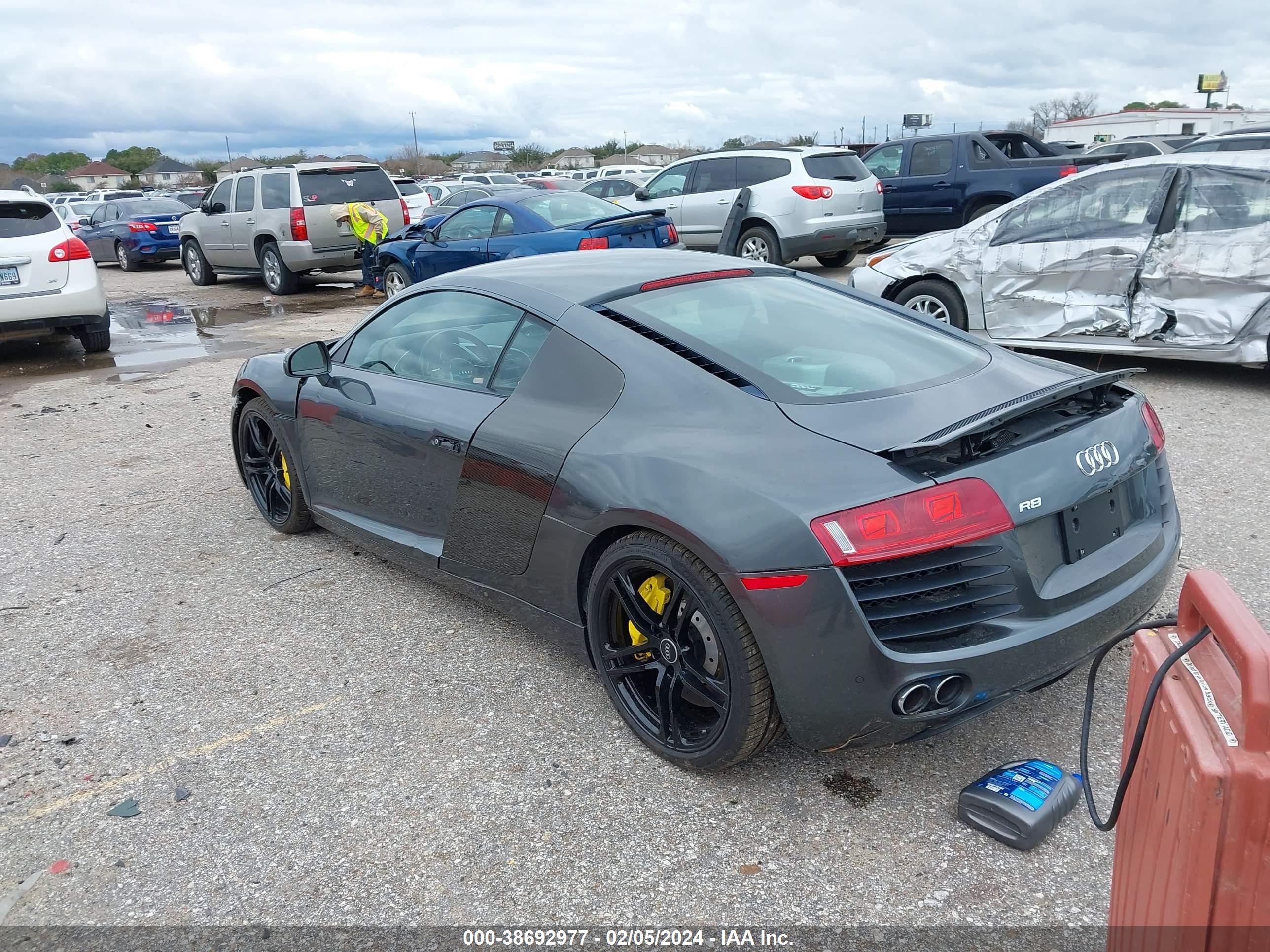 Photo 3 VIN: WUAAU34299N003942 - AUDI R8 