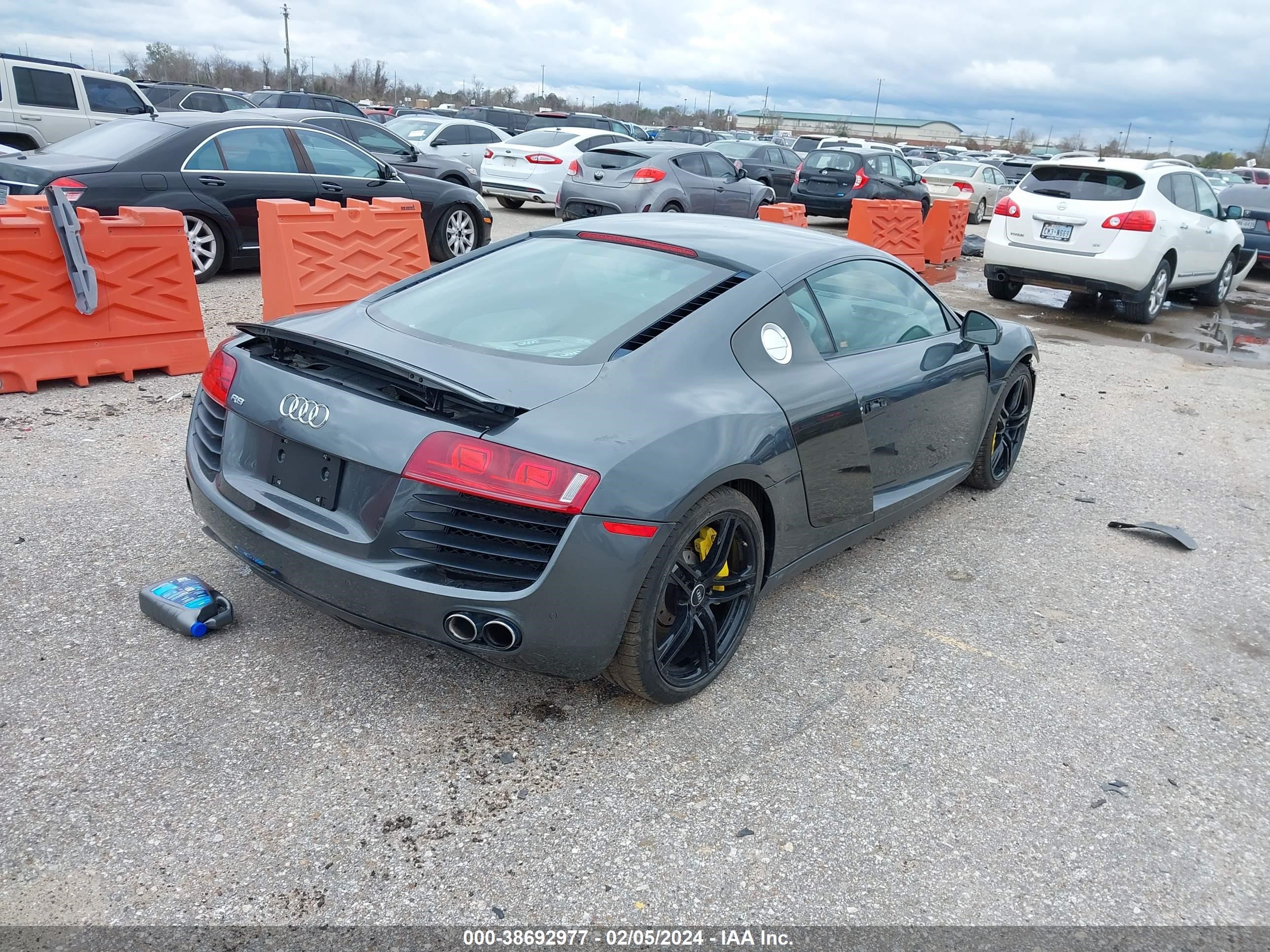 Photo 4 VIN: WUAAU34299N003942 - AUDI R8 