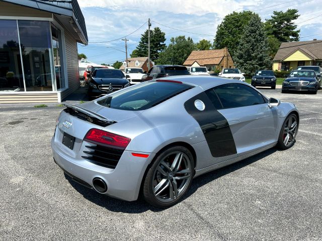 Photo 3 VIN: WUAAUAFG1F7001728 - AUDI R8 