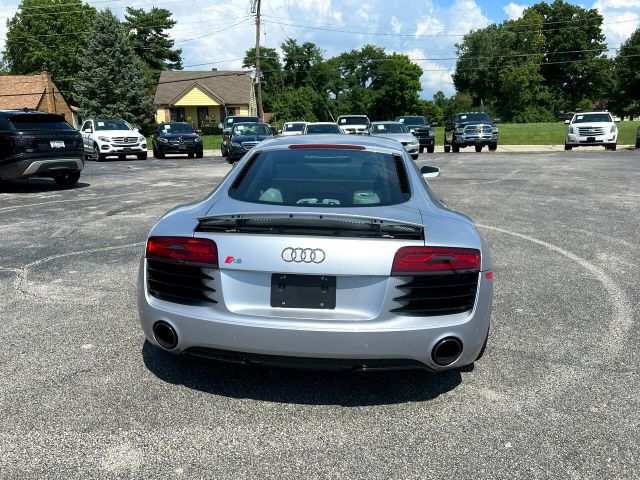 Photo 4 VIN: WUAAUAFG1F7001728 - AUDI R8 